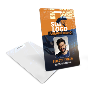 CRACHÁS FRENTE Cracha plastico compacto 75g 8,5x5,5cm 4x0 (1 lado colorido)  Faca borda arredondada, Furo ovoide 